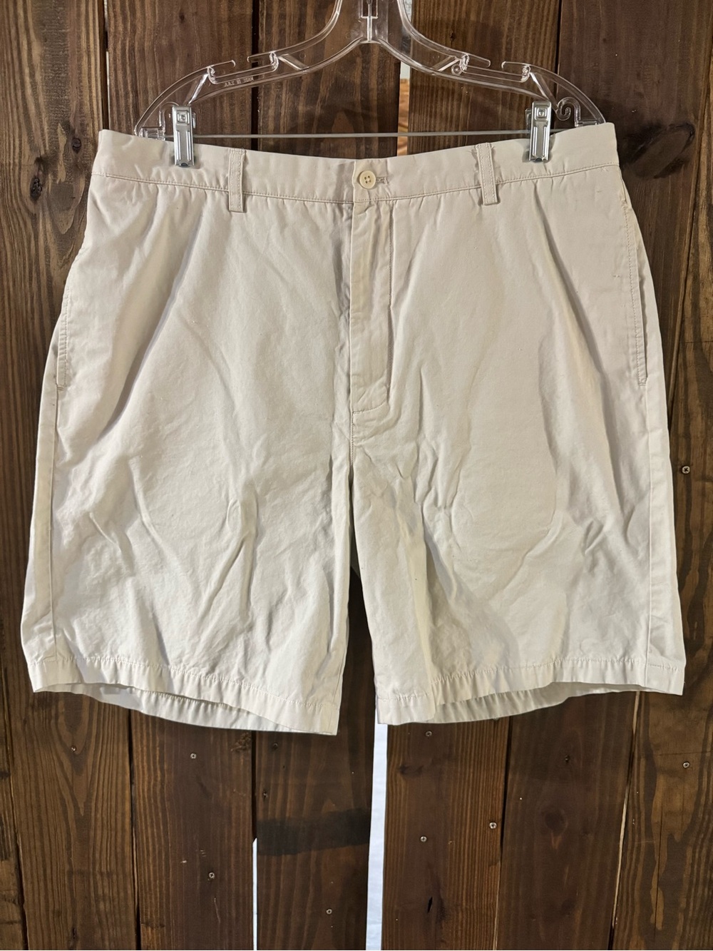 Vineyard Vines Men's Cream Flat-Front Casual Shorts